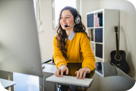 Support manager with headset and computer